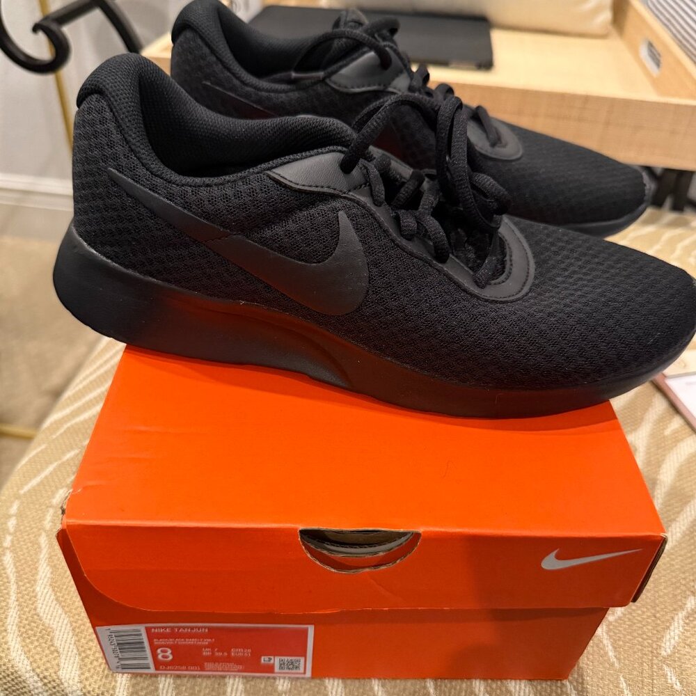Men's Nike All Black Tanjun Sneakers Brand New with Box